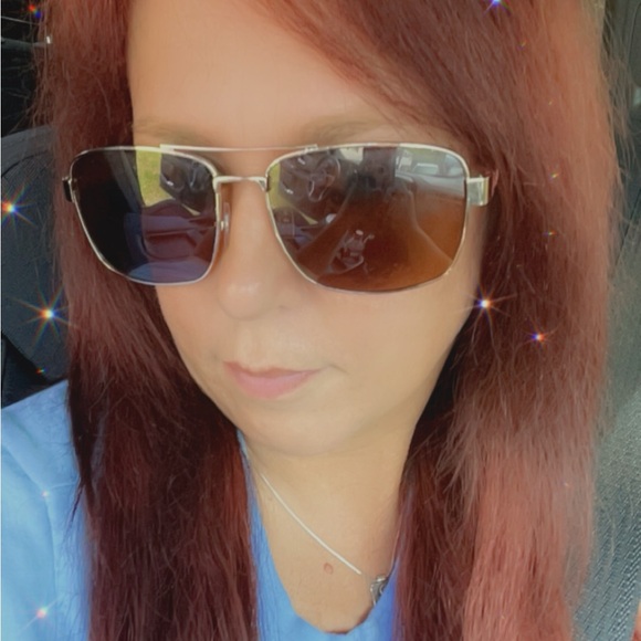 Meet your Posher, Stephanie - Picture 3 of 17